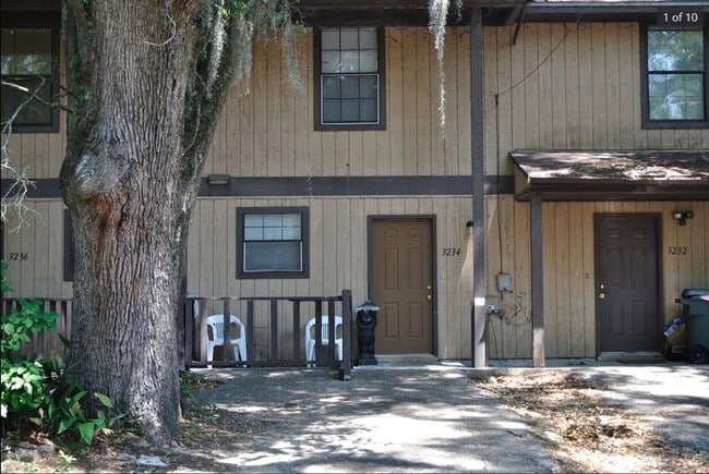 2x1.5 Townhouse Available! - 2x1.5 Townhouse Available!