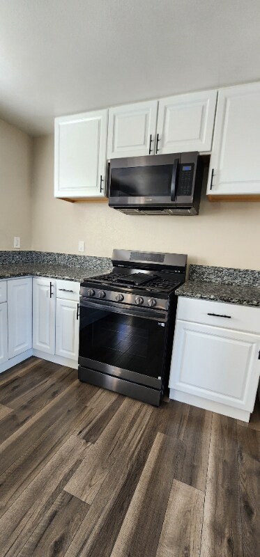 Building Photo - 10405 Anzac Ave