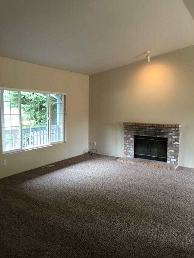 Foto del edificio - 3 bdrm 2 ba home in PORT ORCHARD $2550 rent