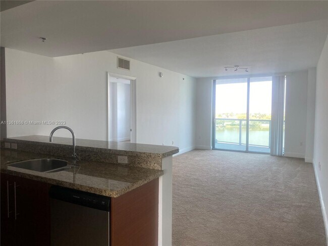Building Photo - 2681 N Flamingo Rd