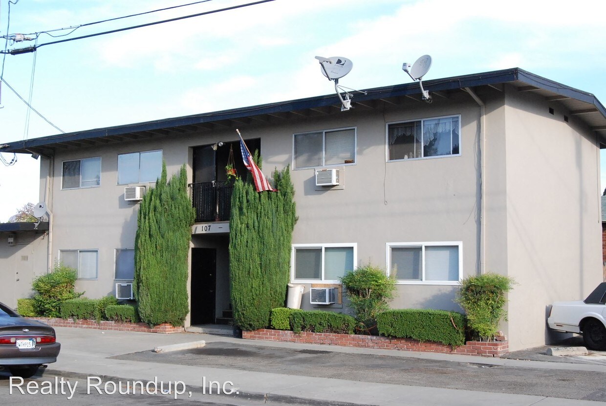 Foto principal - 107 E Grove St