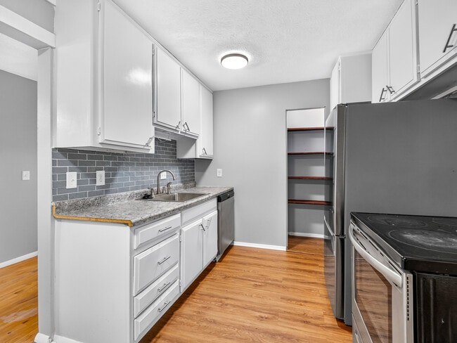 Building Photo - 2432 Bracebridge Dr