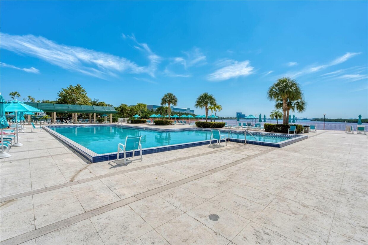 Foto principal - 500 Bayview Dr