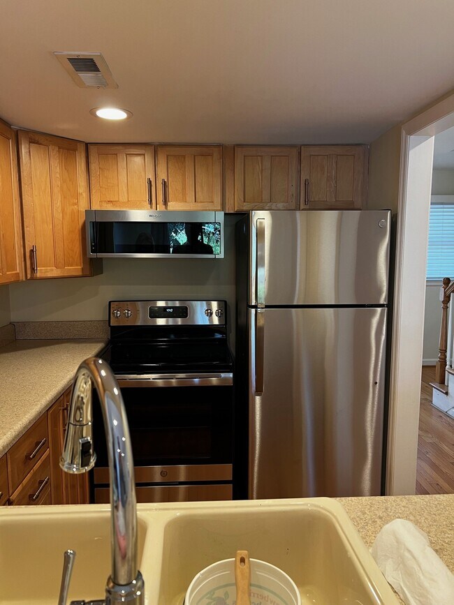 Foto del edificio - 2029 Eastwood Rd