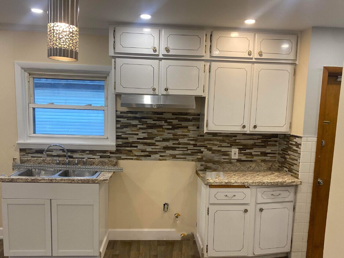 Kitchen - 858 Prospect Ave