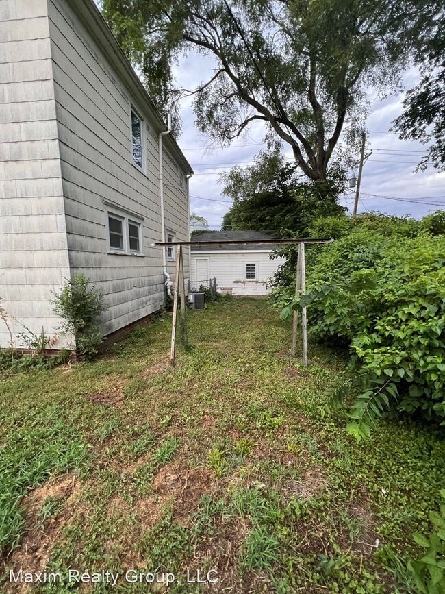 Building Photo - 3 br, 1 bath House - 5611 N 27th St
