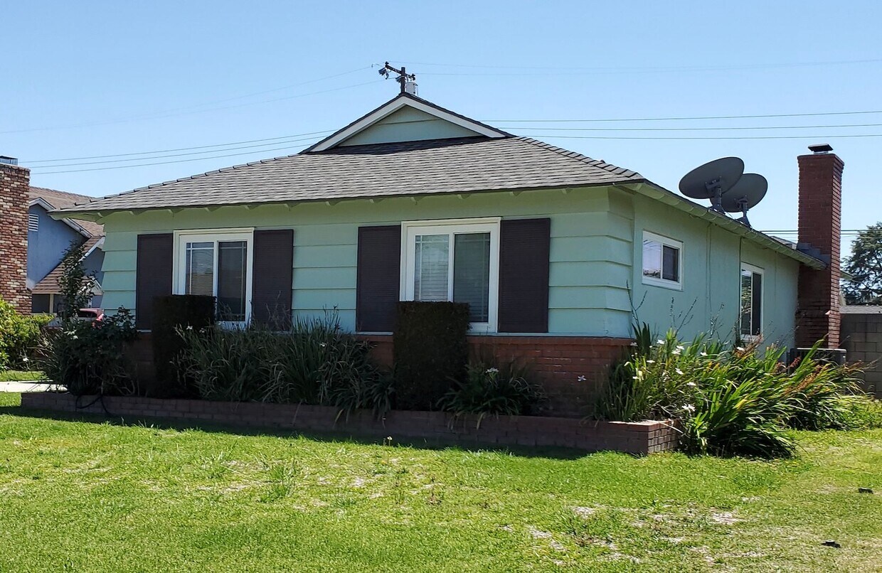 3 Bed/ 2 Bath with Pool House Rental in West Covina, CA
