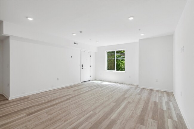 Building Photo - 890-892 N 42nd St