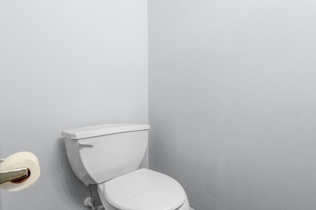 Foto del edificio - Charming 2-Bedroom Townhome in Prime Locat...