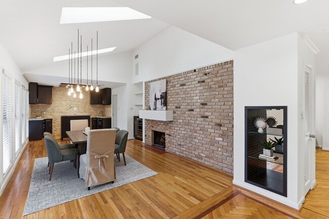 Building Photo - 531 Azaleadell Dr