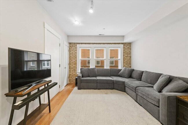 Foto del edificio - 2541 Prairie Ave