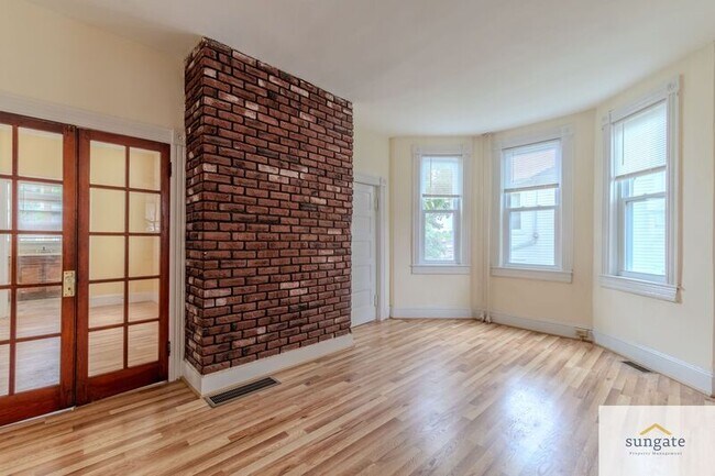 Foto del edificio - 2900 E Strathmore Ave