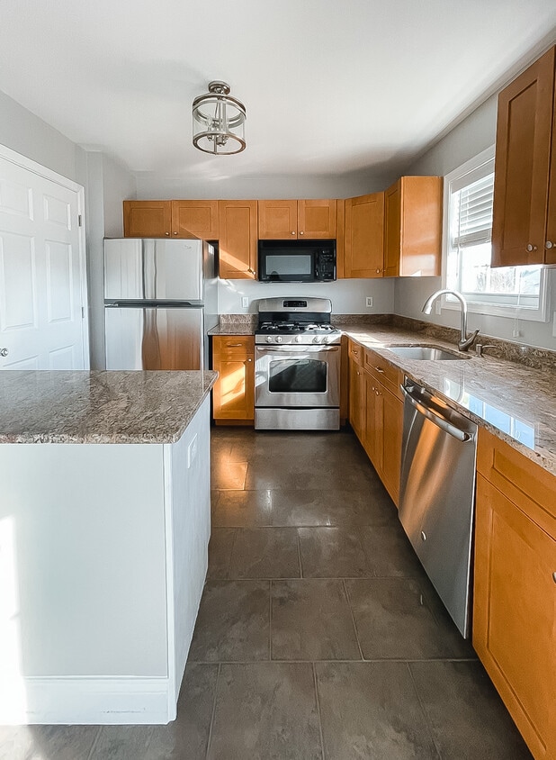 Kitchen - 156 Versailles Ct