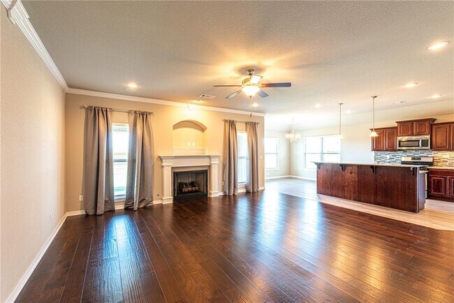 Building Photo - 309 N Dinmant Ln