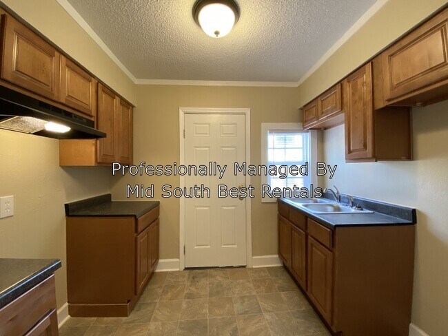 Building Photo - 3061 Kimball Ave
