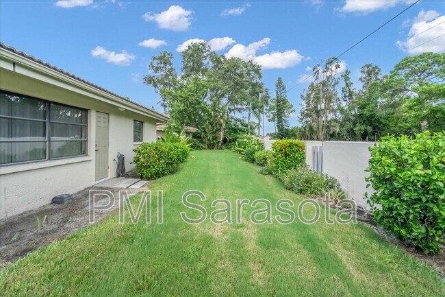 Foto del edificio - 7235 Wood Creek Dr