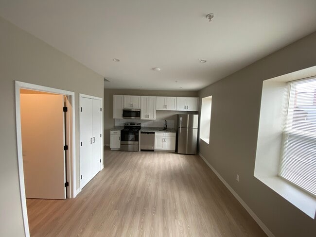 Estudio - 2105 Eastern Ave