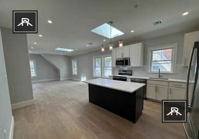 Building Photo - 3 bedroom in Brighton MA 02135