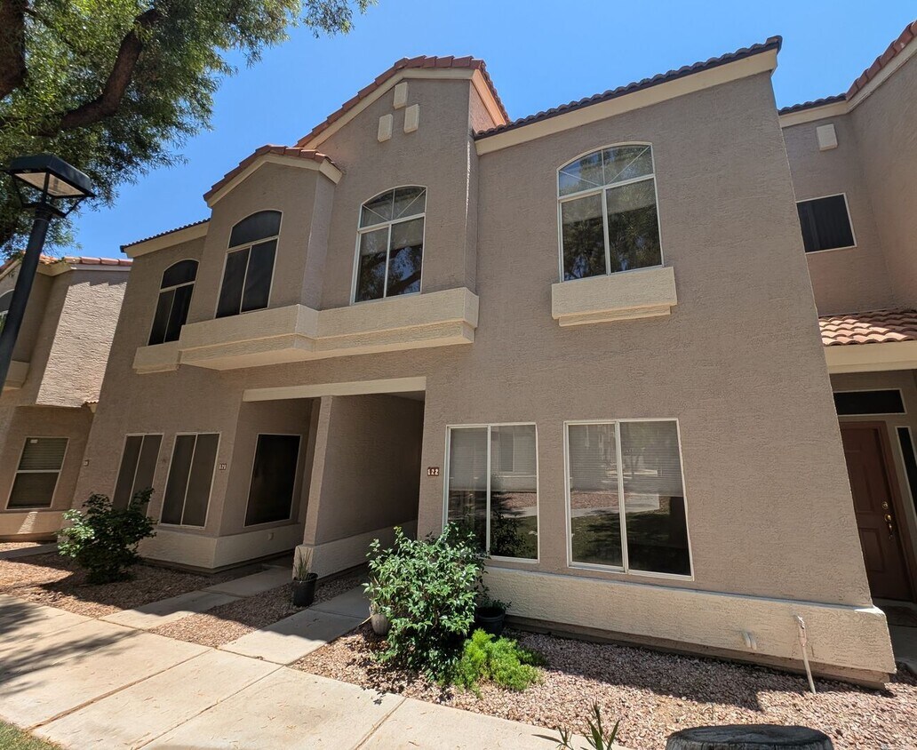 Foto principal - 3 Bedroom Townhome at Townes at Southpark ...