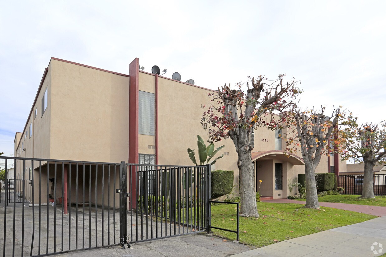 Primary Photo - 1030 Lakme Ave