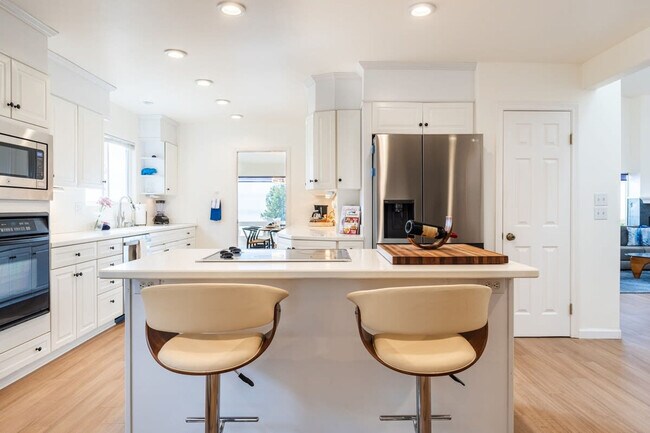 Foto del edificio - 711 Cornish Dr