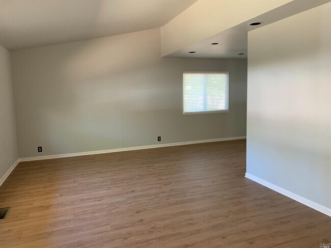 Building Photo - 197 N Alamo Dr