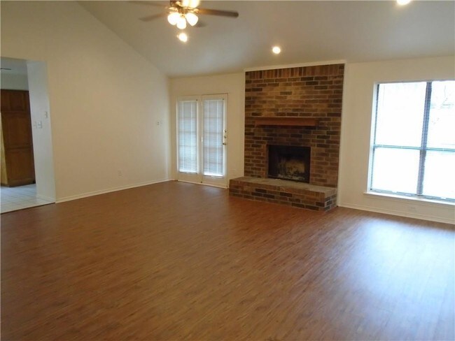 Building Photo - 3800 Fairhaven Dr