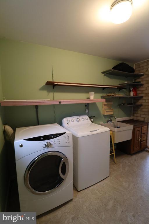 Foto del edificio - 11312 Myrtle Ln