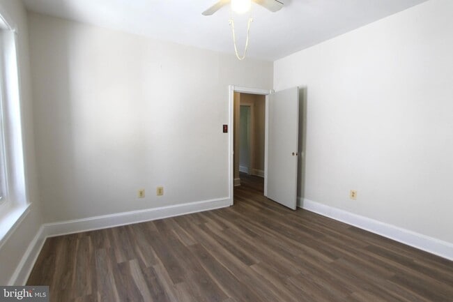Building Photo - 437 W Hansberry St