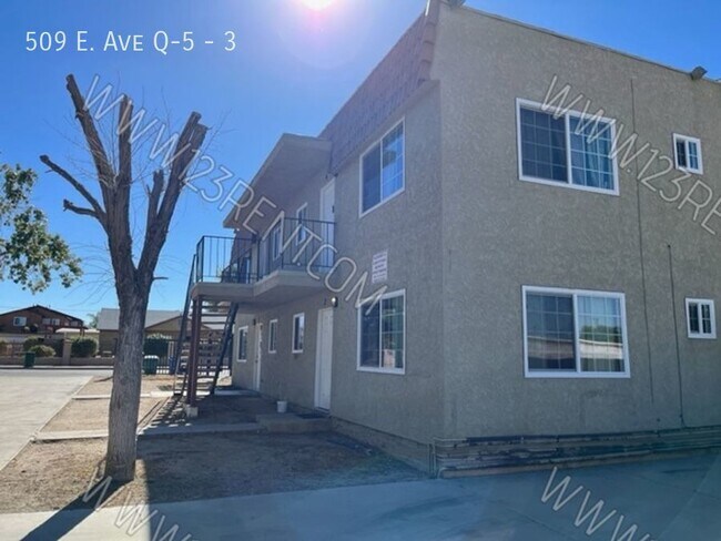 Foto del edificio - 2BD/ 1BTH Apartment East Palmdale (2nd Floor)