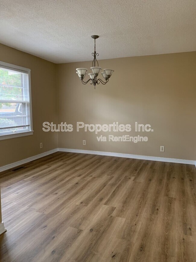 Foto del edificio - 2224 Bower Dr