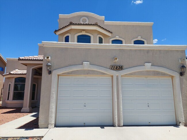 Building Photo - 4 BEDROOM 3 BATHROOM HOME close to Fort Bliss