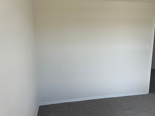 Building Photo - 2101 Croton Ave