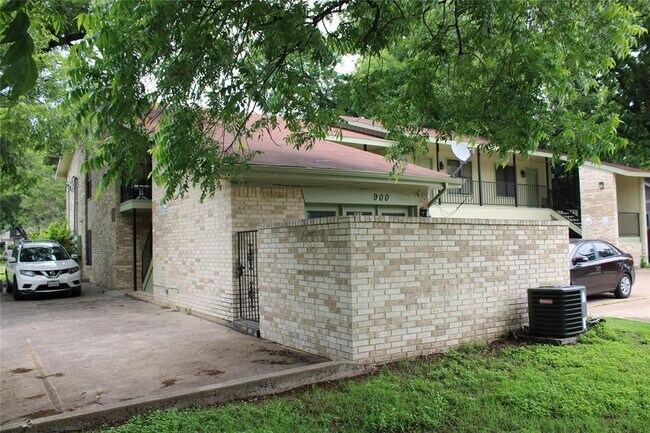 Foto del edificio - 900 N Austin St
