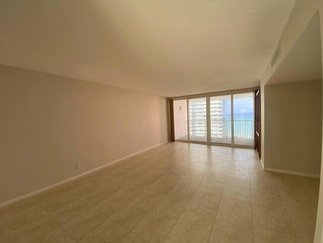 Foto del edificio - 2200 NE 33rd Ave