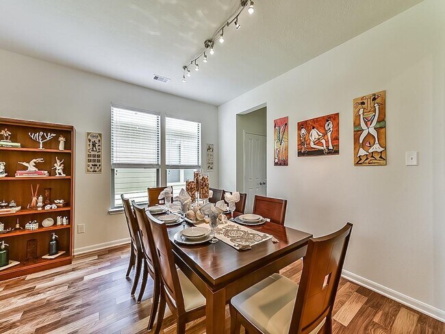 Building Photo - 15223 Sunlight Bay Ct