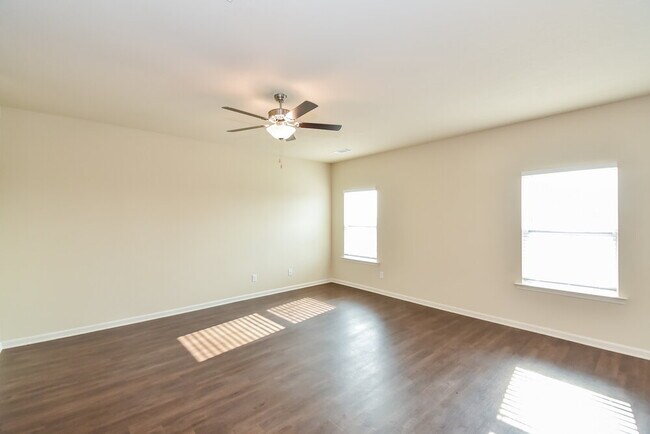 Building Photo - 3531 Falconwood Dr