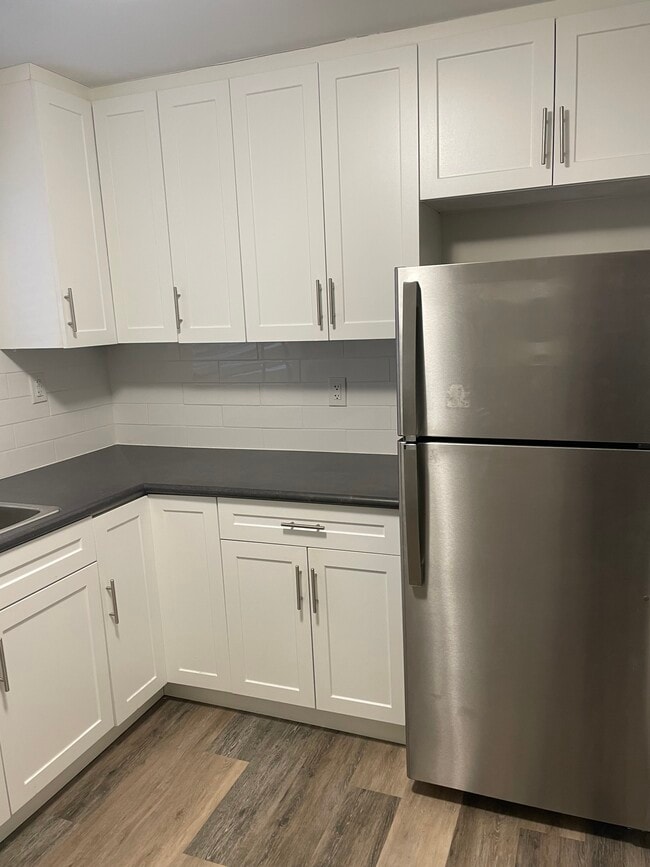 Building Photo - 2150 Lilnan Ct