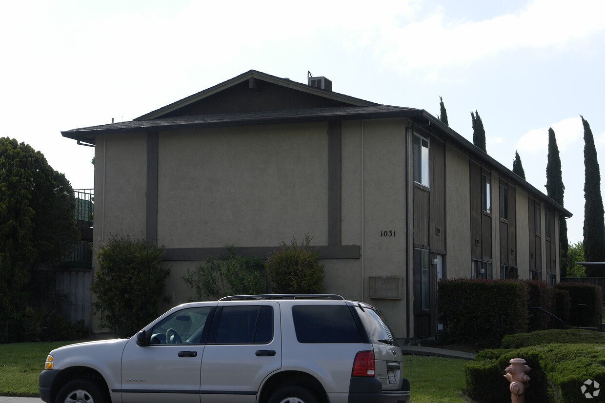 Primary Photo - 1031 Bluebell Dr