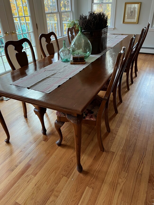 Large dining room that seats 12 - 104 Kingfisher Ln