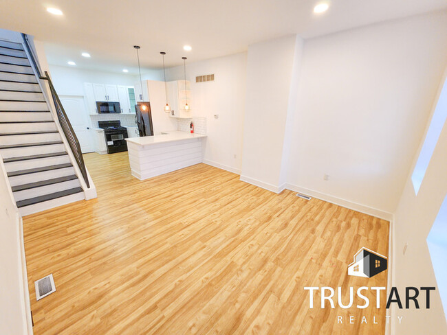 Foto del edificio - 3 bedroom house with finished basement in ...
