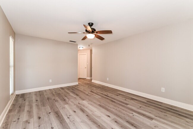 Foto del edificio - 2228 Treehaven Cir