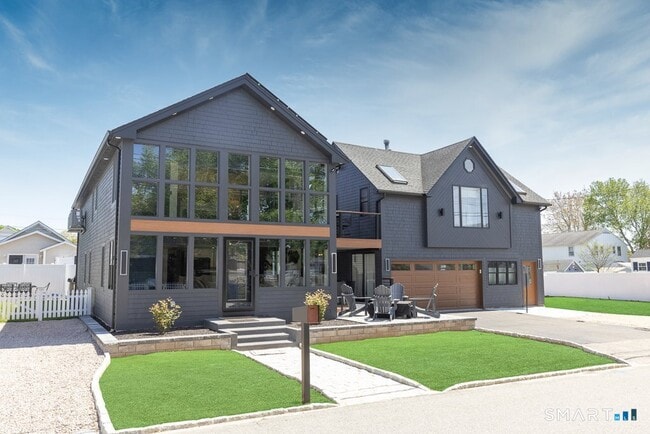 Building Photo - 48 Swan Ave