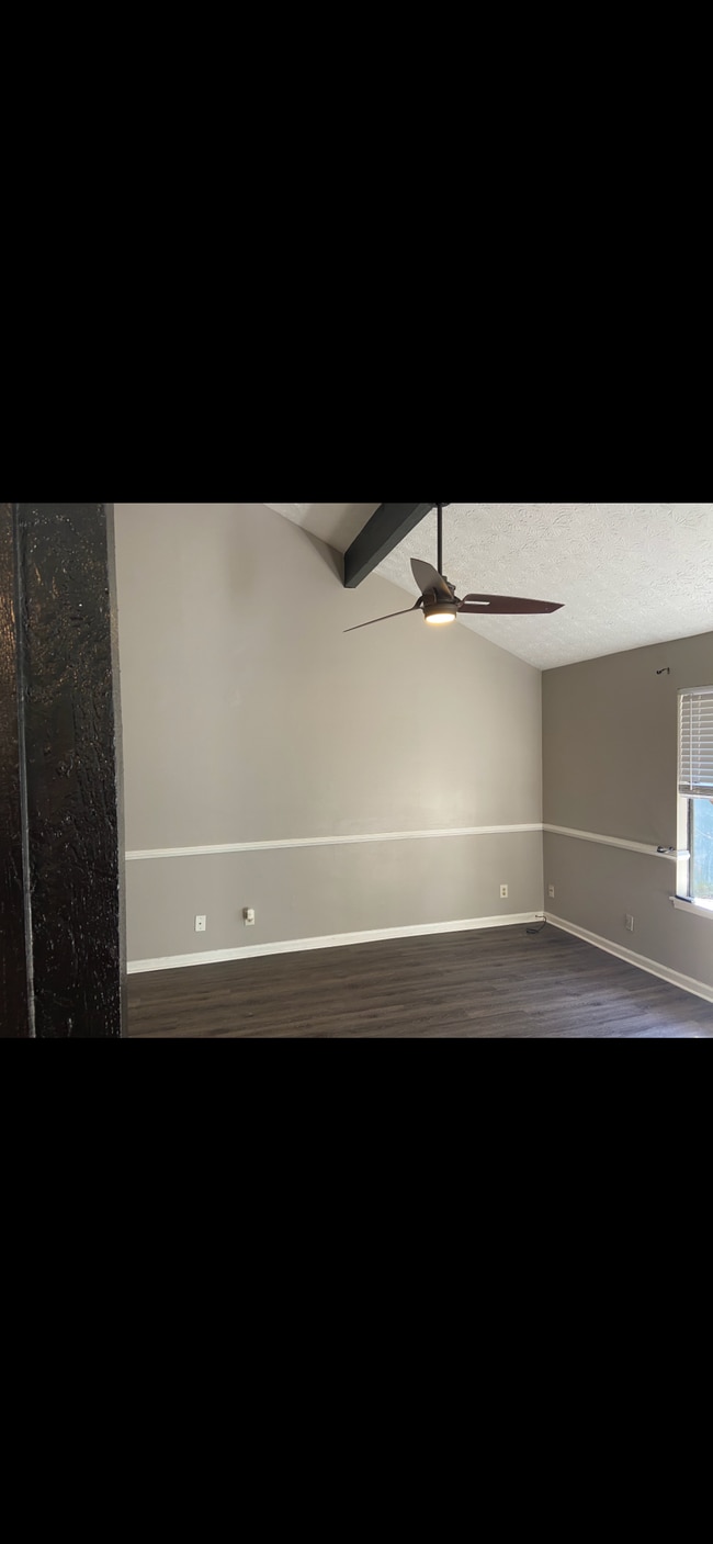 Building Photo - 827 Park Villa Way