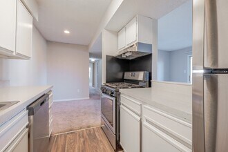 Building Photo - Laurel Pines