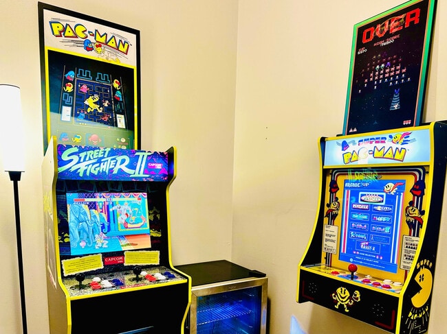 Building Photo - 1418 N Talman Ave