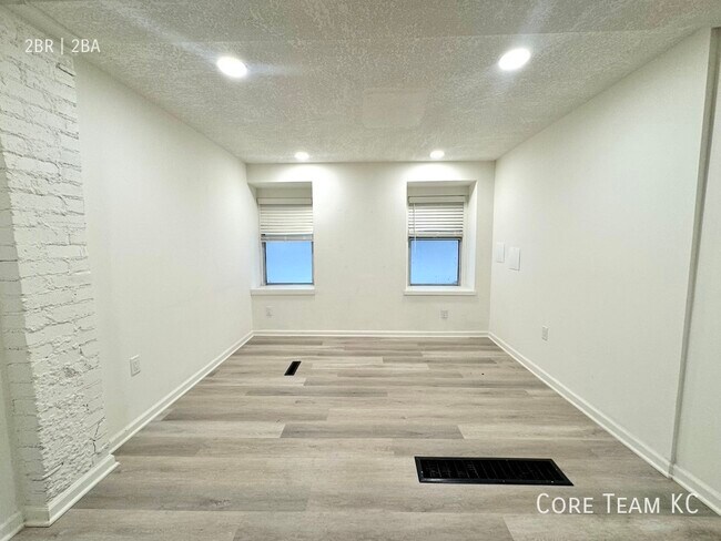 Foto del edificio - 1413 W 39th St