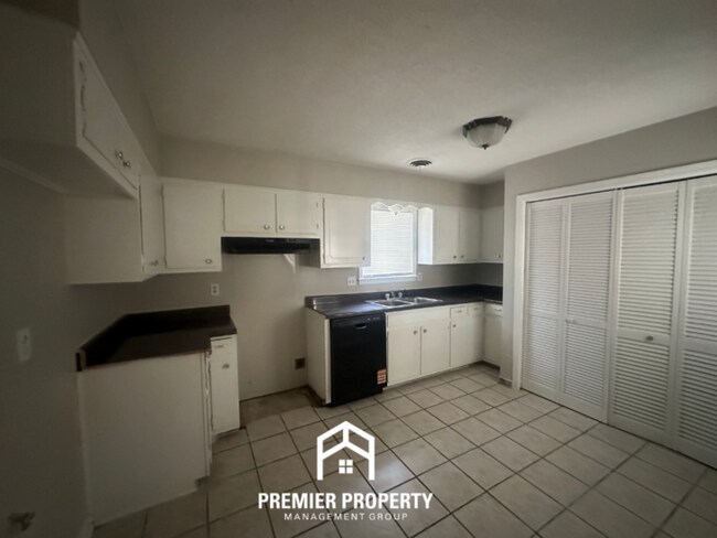 Foto del edificio - 6343 Limewood Ave