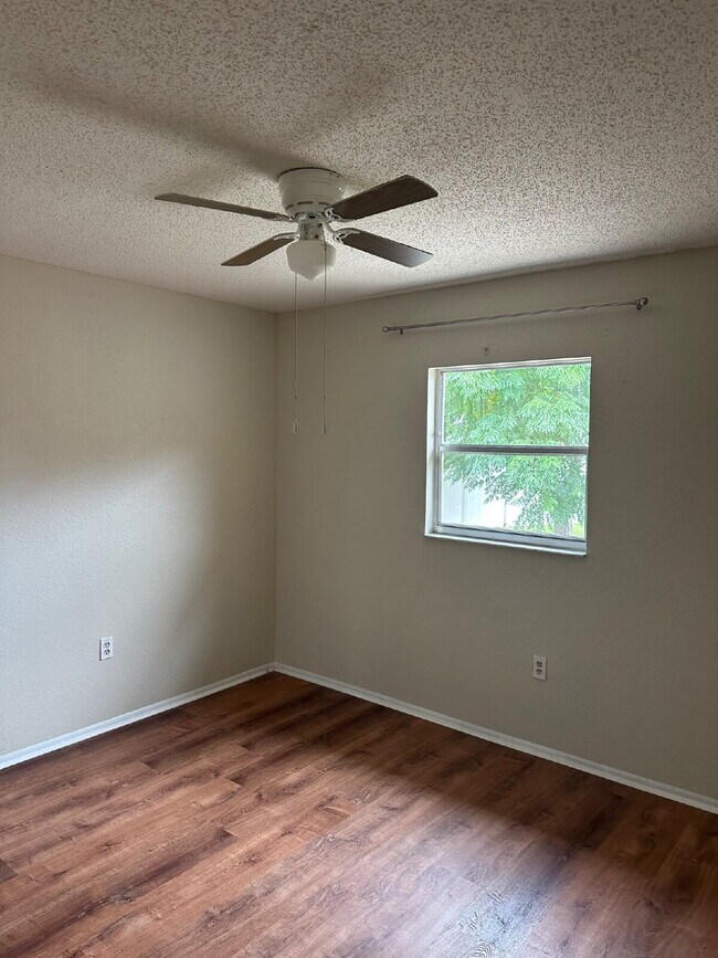 Foto del edificio - Cute 2 Bedroom, 2 Bathroom, 1 Car Garage H...