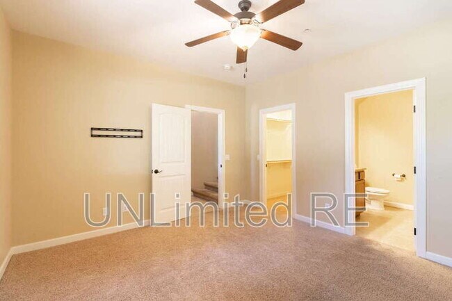 Building Photo - 425 E Woodland Dr